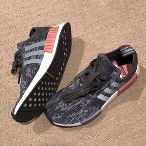 ❤️ADIDAS NMD R2 - WOMEN’S 7.5❤️
